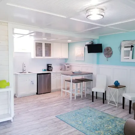 Cozy Studio Condo, short walk to Downtown Saugatuck, courtyard water view