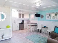 Cozy Studio Condo, short walk to Downtown Saugatuck, courtyard water view