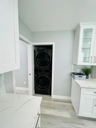 Beautiful Modern House in Prime Glendale Отели рядом с достопримечательностью «Gallery Godo»