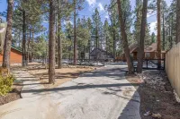 Modern Chalet W/Spa Centrally-Located In The Heart Of Big Bear! Dogs Welcome!