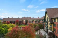 Resort Getaway ! Mtn Creek Ski-In Ski-Out -Pool-Hot Tub-Sauna