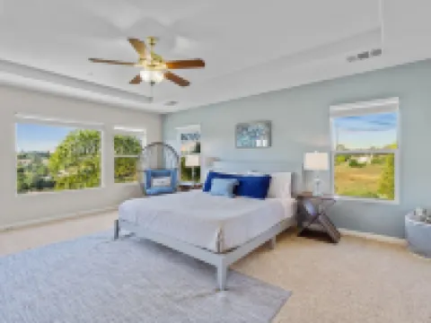 Resort-style Home with stunning views, pool, hot tub, putting green โรงแรมในฟอลล์บรูค