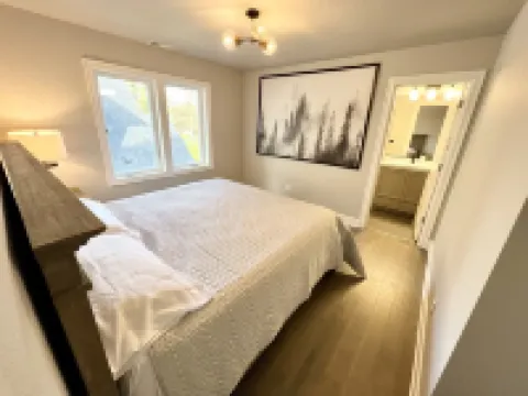 Upscale and quiet new home in Lake Oswego with amazing Patio