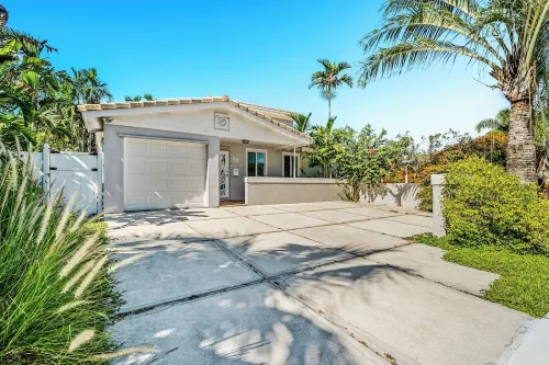 The Ideal Coastal Retreat: Beach/Casino/Marina