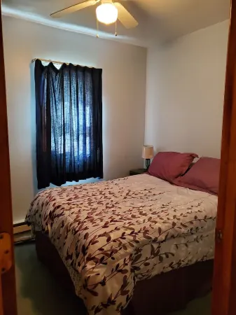 Sunset cottage complete w/large deck, fire pit and mins away from public beach