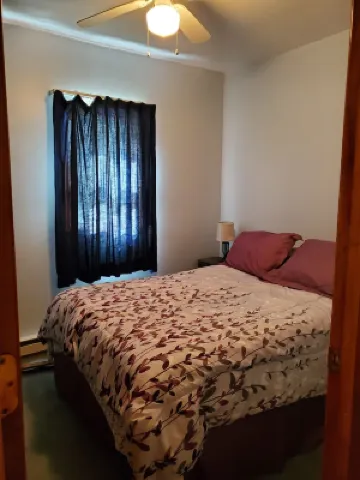 Sunset cottage complete w/large deck, fire pit and mins away from public beach