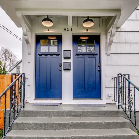 The Pine House: Unit A (near 6th Ave, UPS, UW, and Point Ruston)
