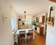 quiet, close to the center, 5 min. to train, 3 bedrooms, family friendly, garden