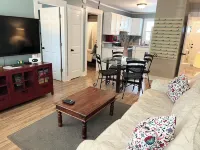 2 bed/1 bath, 1.5 blocks to beach/town, dog friendly