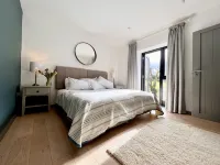 Luxury barn conversion near Padstow - stunning ocean views, garden and hot tub Hotels in Wadebridge