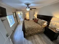 12 BR/13.5 BA  Inn w/ Views of White Mountains & Heated Pool