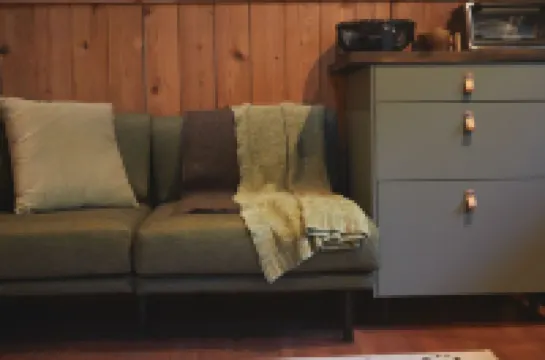 The Loft @ SkyCamp: Romantic Cabin near Stevens Pass, fit for two