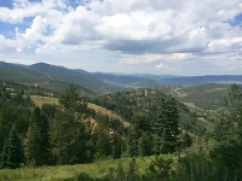 3 King Bedrooms! Hot Tub, Massage Chair, Free Bus Route, Walk to Slopes/Main St.