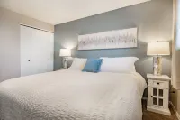 Restful Haven w King bed & Hot Tub - 208