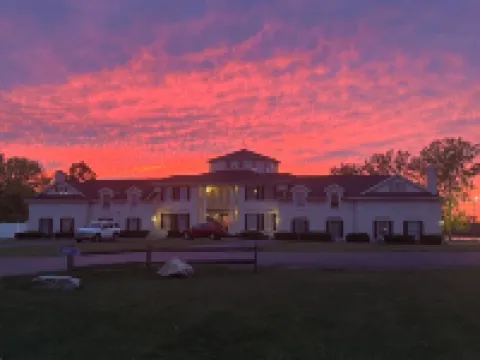 Eagle Isle North Wing on the Sandusky River w/ short drive to Cedar Point.
