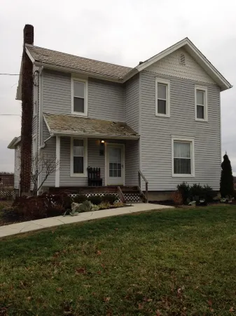 Unwind and Relax at Vineyard with Hot Tub and Massage On Site!