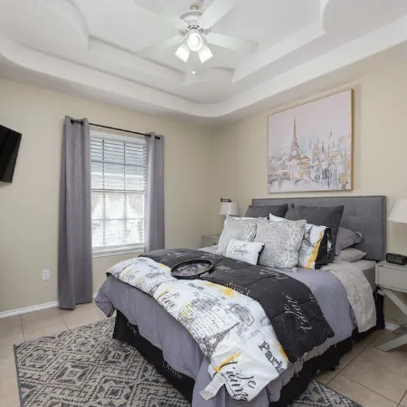 The Parisian Keyless Condo 4 min from Airport and Hospitals