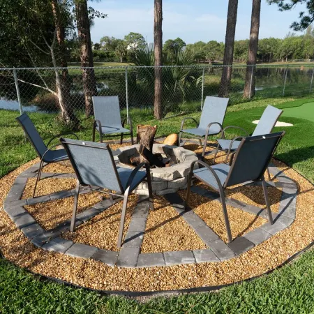 Newly Built in 2023! 2 hole Putt-Putt, Fire-Pit, Huge Fenced Backyard, Lake View