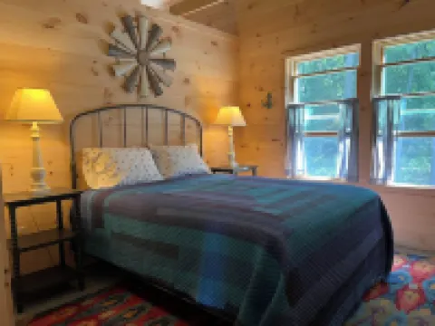New 2024 Firefly Cottage in the heart of the FingerLakes. Amazing Vineyard views