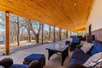 Luxury Lakehouse Private Group Getaway For The Whole Family