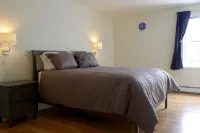 Stylish 2BR Retreat Steps from Thayer gate FREE private parking/WiFi