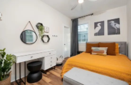 New Guntersville lake cottage - walking distance to lake and minutes to downtown