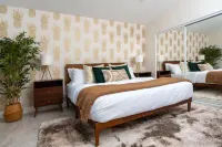 Newly Renovated Luxury Home/Large Pool/Views.