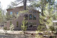 Tranquil, well-kept Cabin with Log Furniture & SHARC passes at 1, Whistling Swan