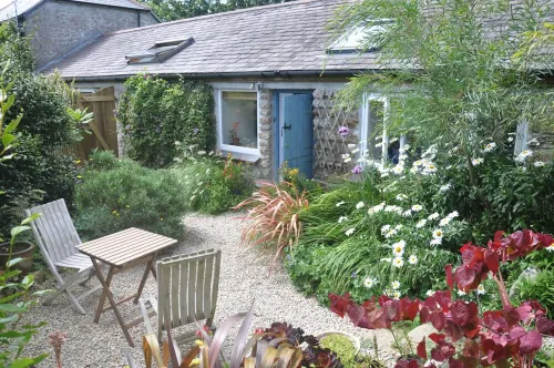 Set in gorgeous gardens & quiet countryside close to Mousehole and the sea Hotels in Paul