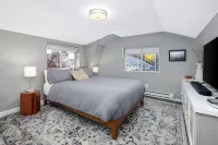 Charming cottage in Denver's Park Hill neighborhood. Fenced yard + pet friendly.