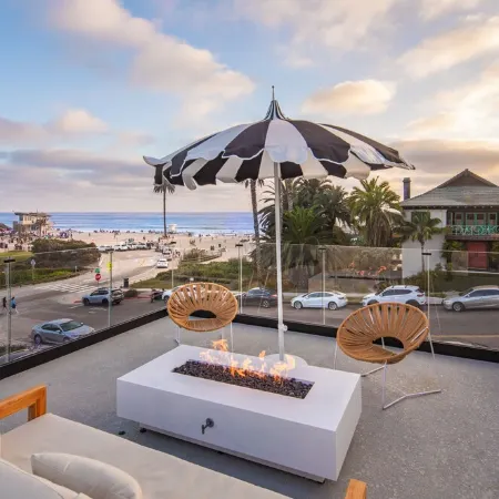 BRAND NEW LUXURY BEACHFRONT HOME @ MOONLIGHT BEACH