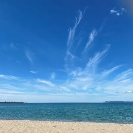 Sleeping Bear Beauty! Fully Remodeled Beachfront Condo with summer availability