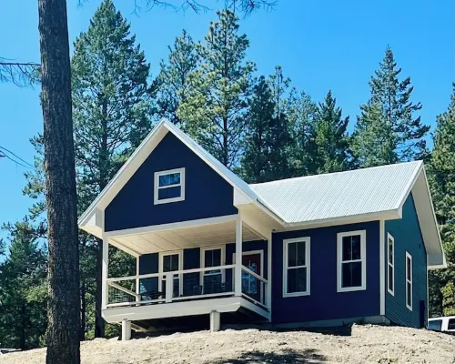 Grand Opening Pricing! Cozy 1 Bedroom Cabin with views of Flathead Lake Hotels in Lakeside