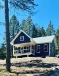 Grand Opening Pricing! Cozy 1 Bedroom Cabin with views of Flathead Lake
