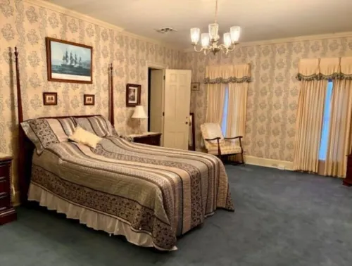 Victorian Oasis in Mineral City, near Atwood - Deer Hunting -  Hot Tub