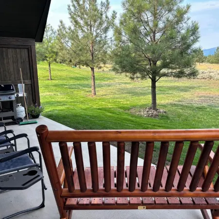 Peaceful, beautiful, cozy new cottage set on forested property. Gorgeous views!