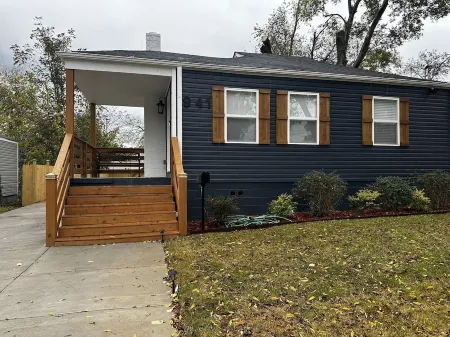 RON'S HOUSE: Cozy & Charming in Revitalizing Area