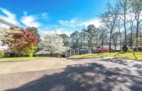 Beautiful, Private Lake House with Double Dock