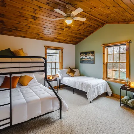 Adirondacks Getaway - Hiking Trails - Sauna - 5-Min from Lake - Pet-Friendly