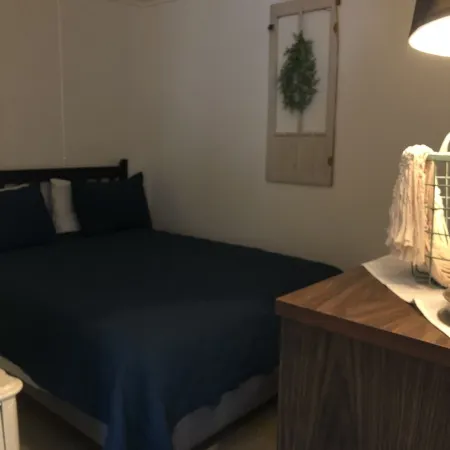 Tiny casita in beautiful Uvalde, 20 minutes from Frio River Отели в г. Ювалде