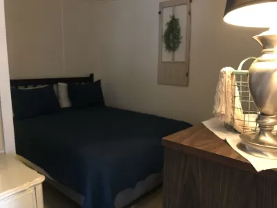 Tiny casita in beautiful Uvalde, 20 minutes from Frio River