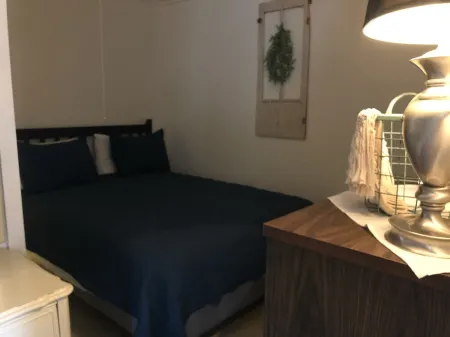 Tiny casita in beautiful Uvalde, 20 minutes from Frio River Отели в г. Ювалде