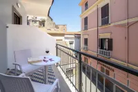 Neva-Elegant Suite with Balcony in Massa Lubrense center 10 minutes from Sorrento