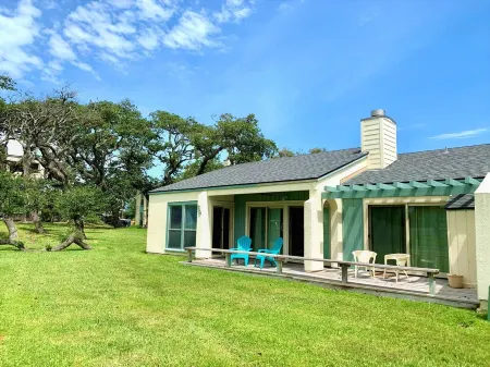 The Sand Piper-Pier, Pool, Bay View & Boat Launch