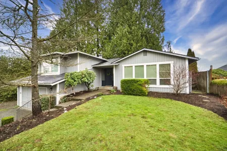 Experience Woodinville Wine Country/Downtown Bothell