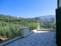 Lovingly Restored Country Farm House in Olive Grove 10 minutes from sea