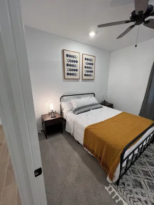 Brand New, Luxury 1BD/1BA Unit in a Quiet Newly Constructed Area of Bakersfield Albertsons 주변 호텔