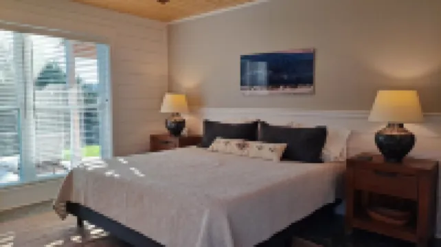 EXTRAORDINARY Home at Sky Hawk Ridge, a 185-acre Refuge next to Buffalo River