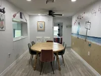 Pelican Place--lit dock, crab cages, W/D, 5 TVs, gameroom, fully stocked kitchen