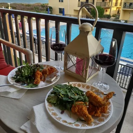 Beachfront 2Br Townhouse Ocean-View Balcony, Pool & Private Beach